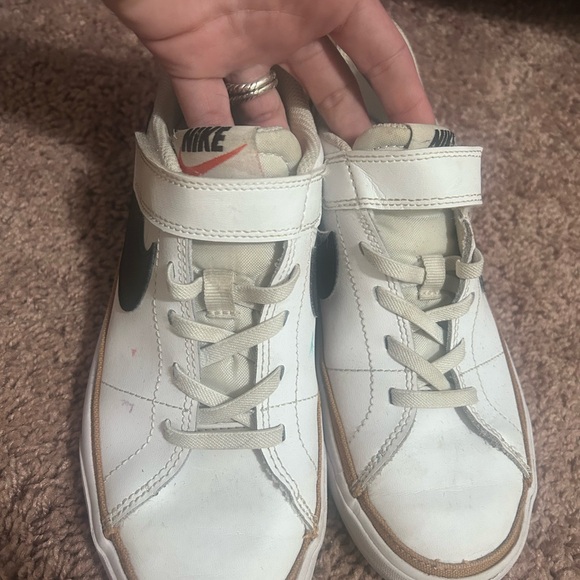OFFERS OPEN! Nike legacy court sneakers size 3Y. Wonderful condition. - Picture 7 of 8